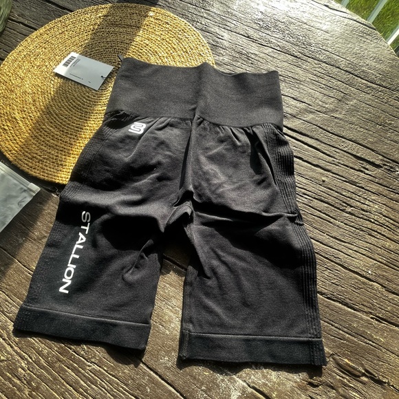 NWT Cake Body Stallion Scrunch Booty Biker Shorts - Picture 5 of 8